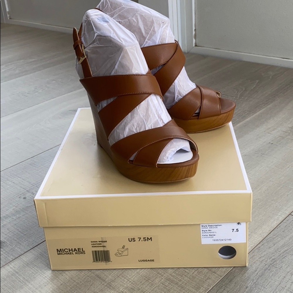 NWT MICHAEL KORS DANA WEDGE